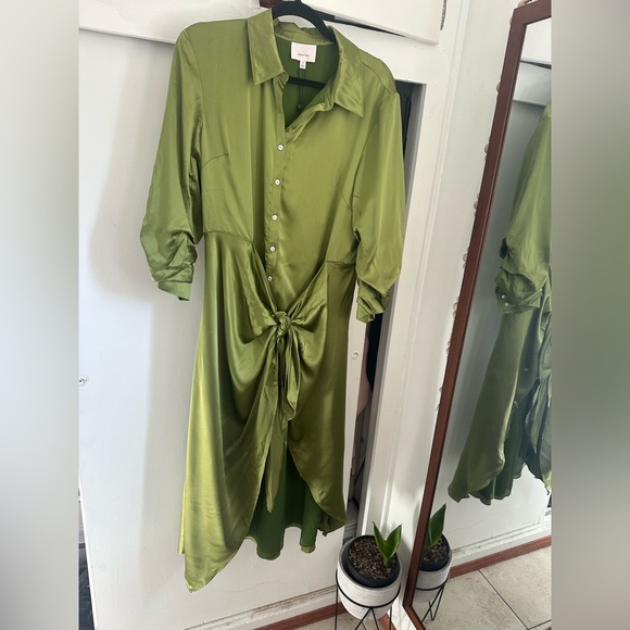 ❌SOLD❌Cinq a sept jacey green silk button down faux wrap dress FINAL PRICE - Picture 9 of 13